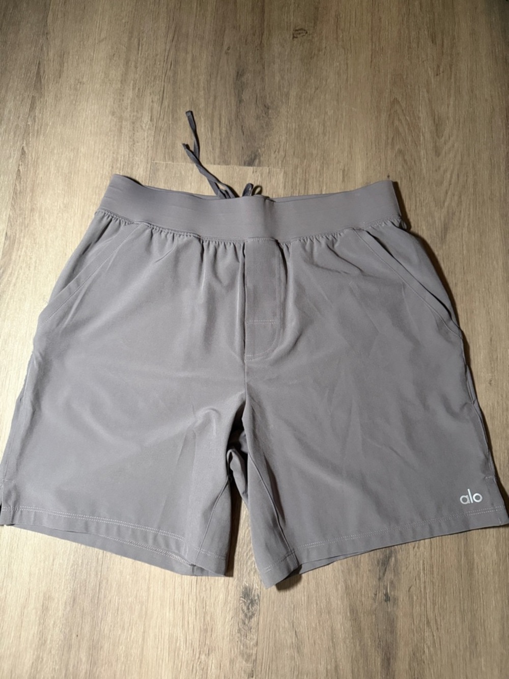 ALO Yoga Men’s Light Gray Athletic Shorts